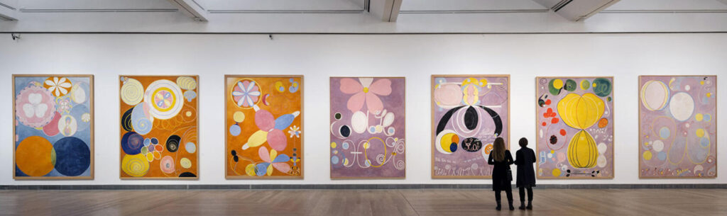 La riscoperta di Hilma af Klint, prima astrattista della storia - Nell’immagine di Åsa Lundén per il Moderna Museet: "Le Dieci Più Grandi" n. 2, 3, 5, 5, 6, 7 e 8.<br />
