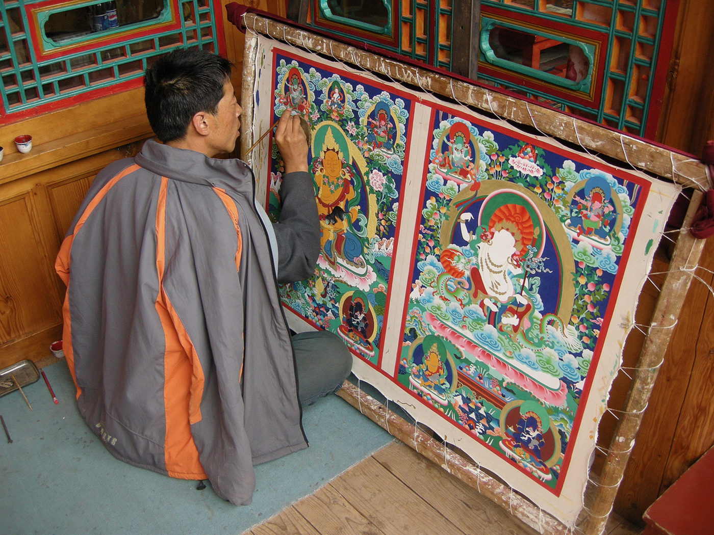 2025/03/Pittore-di-thangka-a-Rebkong.jpeg