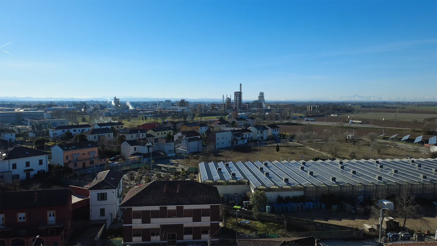 Non Esiste Distanza Tra Il Polo Industriale E Le Case Dei Cittadini Di Spinetta (foto Di Francesco Tedeschi)